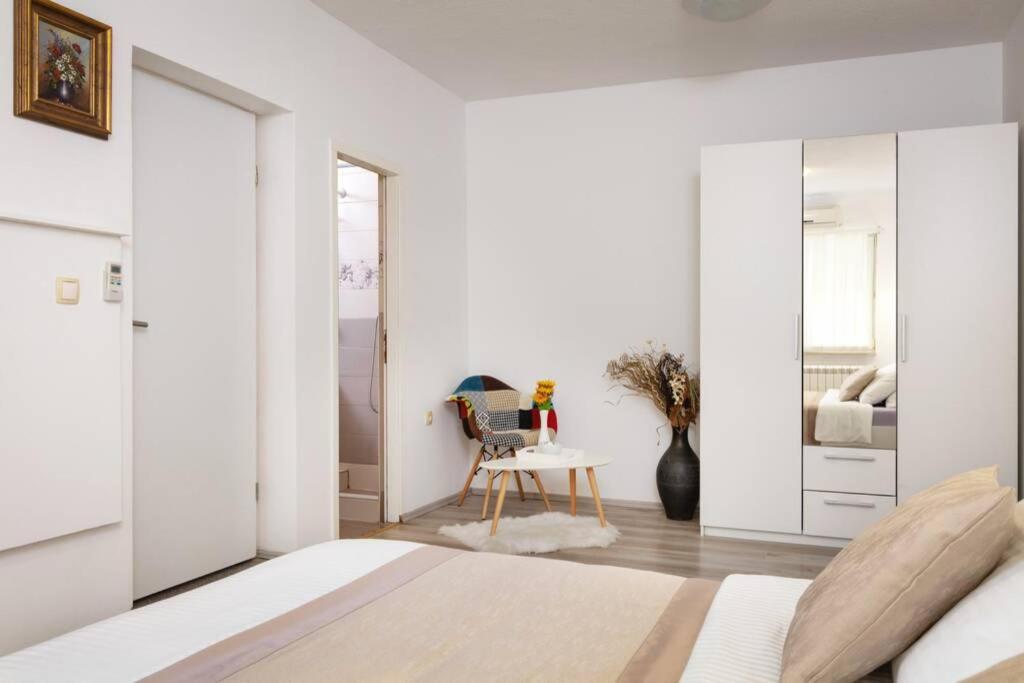 Villa Lipovac トロギール エクステリア 写真